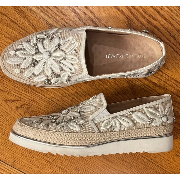 EUC Donald J Pliner Crystal Loafers